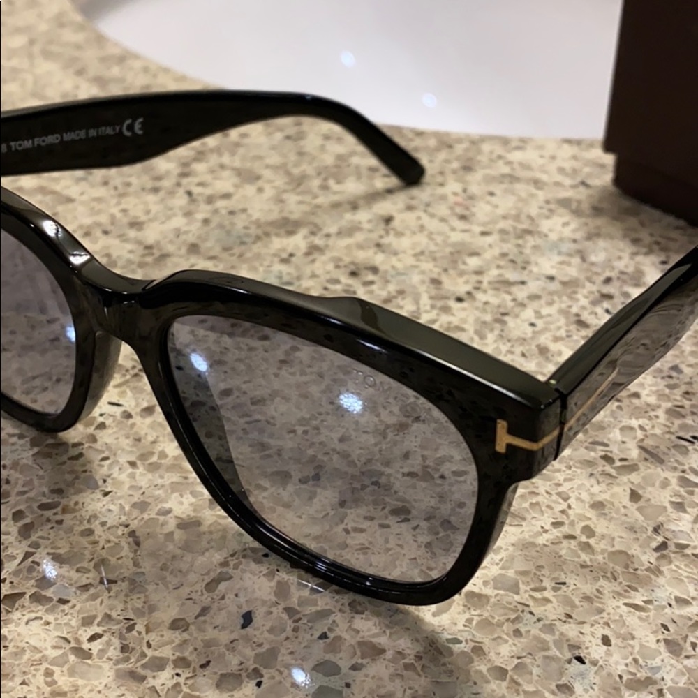 TOM FORD BRAND NEW SUNNIES - Picture 7 of 7